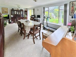 TOPPESFIELD AVENUE- click for photo gallery